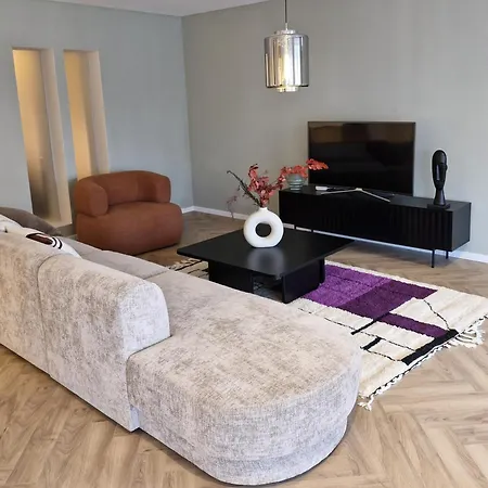 Luxury By Stn Apartment *