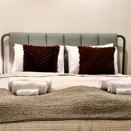 Luxury By Stn Apartment *