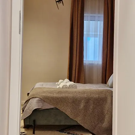 Luxury By Stn Apartment *