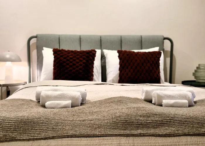 Luxury By Stn Apartment *